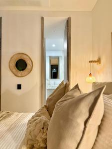 Lujoso apartamento con balcón y vista al mar