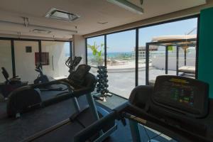 The Boat Relax & Fun Steps from the sea & 5th Ave