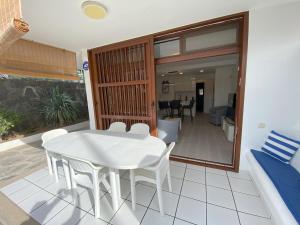 Refurbished apartment next to the beach