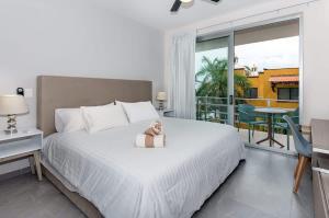 Luxury Condo 150MB 2 Bedroom Cine Gym Pool