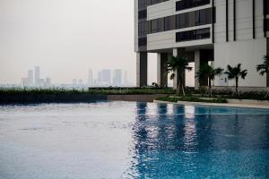 Premium Collins Boulevard Near Airport