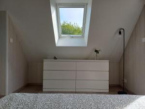 4 minutes from Sainte-Mère-Église - Independent apartment on first floor of big house with garden and heated pool opened if weather is ok