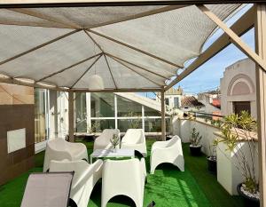Deluxe Apartment - Split Level with Terrace room in Palau de Palomar