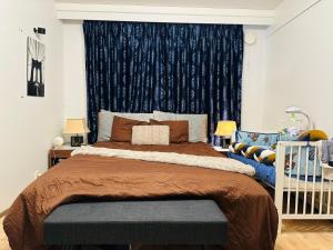 Modern Home in Peaceful Area with Private Lawn, BBQ & Free Parking