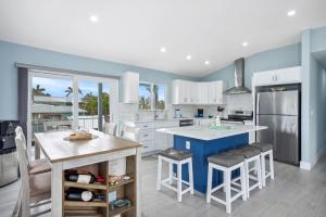 Upper Deck by Sun Palace