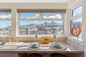 High Tide Bedford Rd Boutiques