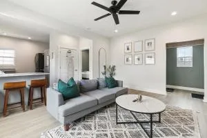 StayAE Downtown - 1BR Apartment, Second Floor - Baker