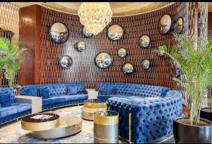 Moderne 1BR apartment overlooking city