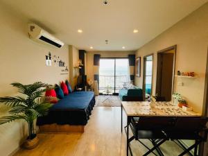 The base Central 2 bed 1 bath 514 by Numam