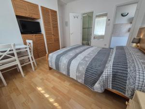 Studio (2 Adults) room in Roxanna Apartman