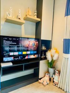 The base Central 2 bed 1 bath 514 by Numam