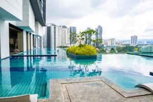 Entire Apartment in Kuala Lumpur! Luxury Pool