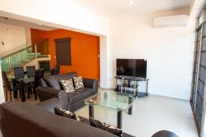 Twin villas for large groups, 1 block from beach