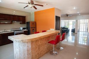 Twin villas for large groups, 1 block from beach