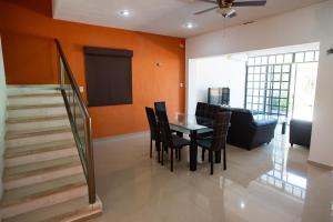 Large Villa private pool, 1 block from the beach