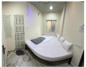 HOTEL PREMIUM WINTEER Near Shri Mahakaleshwar Jyotirlinga Temple - Ujjain Railway Station - Paid Public Parking and Free Wifi - A Top Rated Hotel