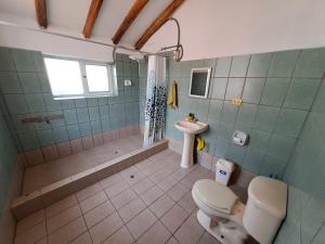 The yellow house in the valley