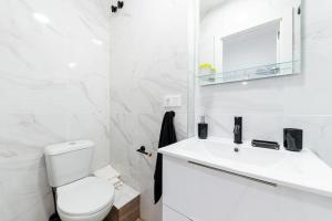 Los Gases 1BR Penthouse