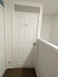 Single room in 3 bedroom house