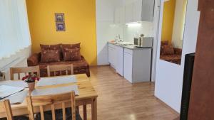 Apartment (4 Adults) room in Roxanna Apartman