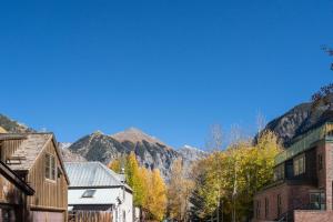 Bear Creek West by Exceptional Stays