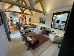 Interior designed, luxury Cotswolds barn w hot tub - 法灵登