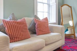 Spaceship 4 Luxury 4 BR by AltoLuxoExperience Short Lets & Serviced Accommodation With Free Wifi & Parking