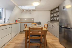 Spaceship 4 Luxury 4 BR by AltoLuxoExperience Short Lets & Serviced Accommodation With Free Wifi & Parking