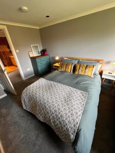 Spacious Apartment with Private Terrace close to Beaches and the New Forest