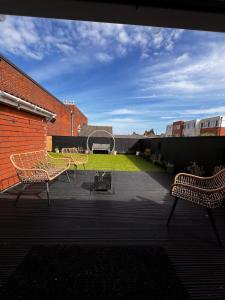 Spacious Apartment with Private Terrace close to Beaches and the New Forest