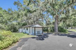 Stunning 2BD Lakefront Retreat with Breathtaking Views - Saint Cloud