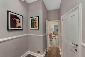 Eynham Road 3 Bed Flat 1st Floor Sleeps 6