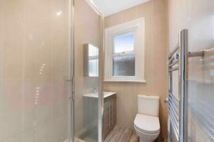 Eynham Road 3 Bed Flat 1st Floor Sleeps 6