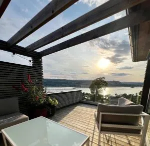 House with stunning views - close to city center and beach - Siggerud