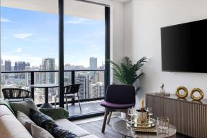 4305 High Floor Apt with City and Marina Views