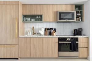 3013 Kaseya Center Apt for 4 people with Pool and Gym