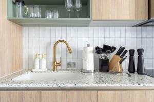 3013 Kaseya Center Apt for 4 people with Pool and Gym