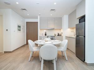 Modern 1-Bed Escape with Large Terrace, Creek Beach Dubai