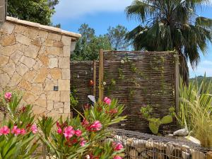 B&B / Chambres d'hotes Le Maskalou : Appartement - Vue sur Jardin