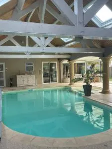 Osiris Espace Piscine couverte et Chauffée - 卢瓦尔河畔普伊