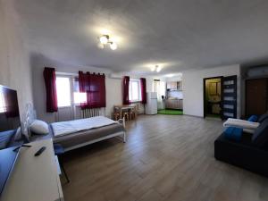 2 кімнатна Квартира біля білої бесідки