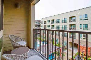 Tranquil Stay Near Monuments and Metro