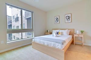 Tranquil Stay Near Monuments and Metro