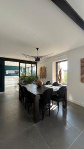 Maisons de vacances L-Oasis de Coulaines - Elegance & piscine : photos des chambres
