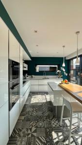 LOasis de Coulaines - Élégance & piscine