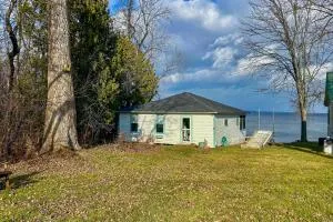 Sun Hugged Cottage - Платтсбург