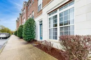 The Villages of Five Points --- 17405 N Village Main Blvd - 乔治城