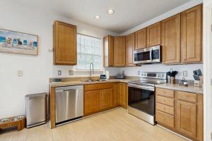 The Villages of Five Points --- 17405 N Village Main Blvd