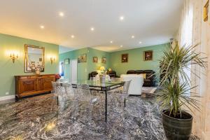 Appartements exceptional apartment with private parking : photos des chambres
