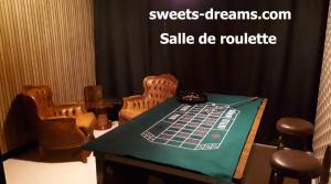 B&B / Chambres d'hotes SWEETS-DREAMS-Amiens-Picardie-insolite-balneo-week-end-amoureux : Chambre Double Deluxe avec Baignoire